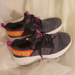 Skechers Women Go Run Training Sneakers Size 8.5